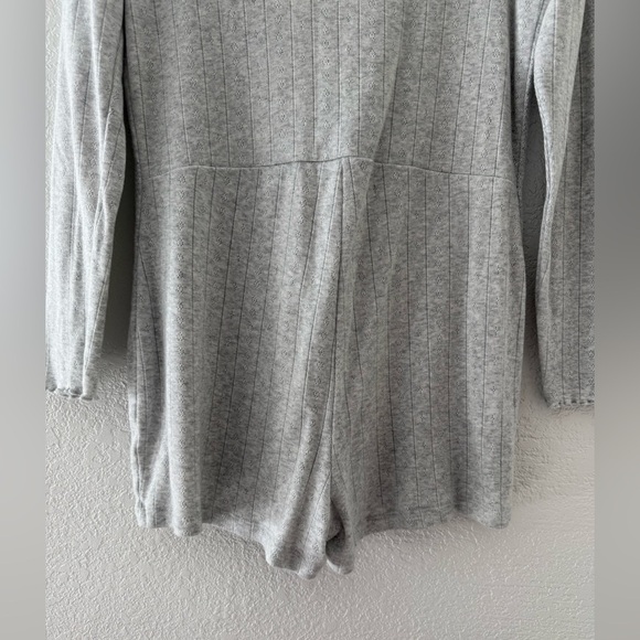 Old Navy Cozy Pointelle-Knit Romper Light Grey  V-neck Snap Buttons Size Small - Picture 10 of 11